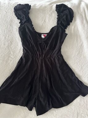 heart and heels eyelet black romper puff sleeves size small
